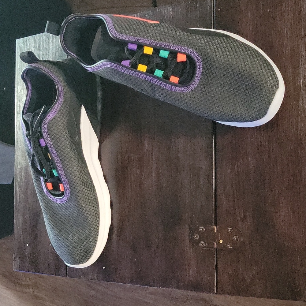 NWT Men's Nike Air Running Shoes Size 11.5. Air padded souls under heel, cozy. - Picture 1 of 5